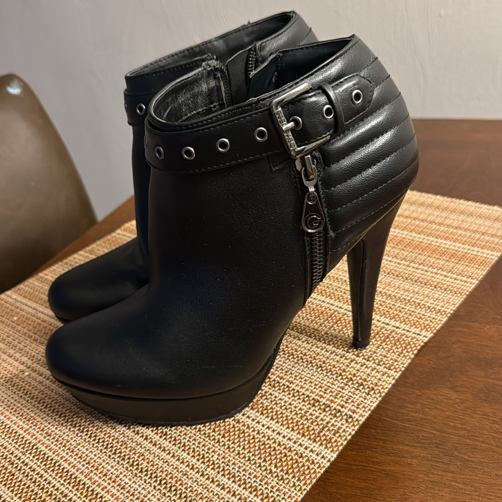 Guess - Picture 2 of 4